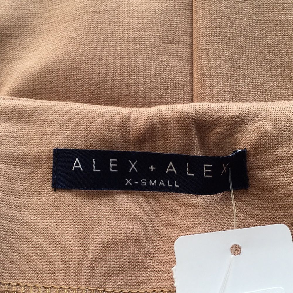 🆕Alex + Alex Brown Front Zip Mini Skirt - Picture 4 of 5